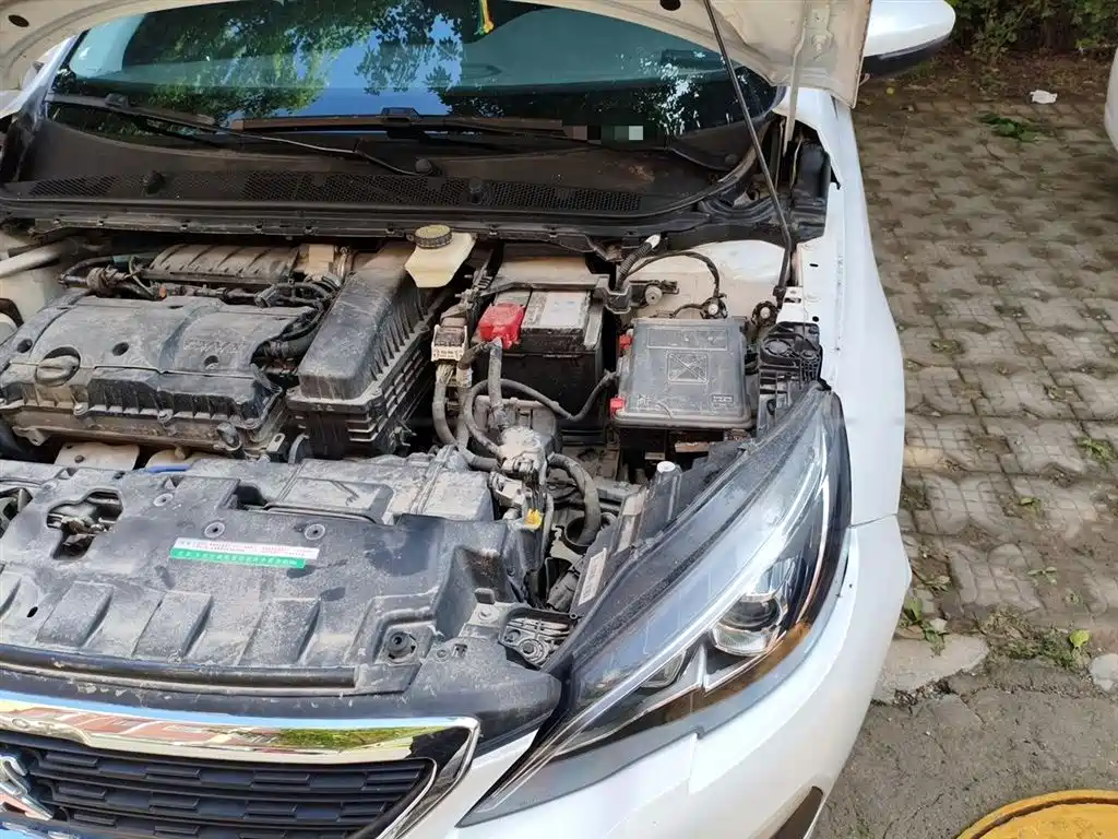 Peugeot 308 2018 1.6L Manual Fashion Edition фото 24