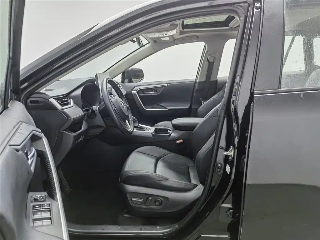 Toyota Wildlander 2022 2.0L CVT FWD Luxury PLUS Edition фото 10