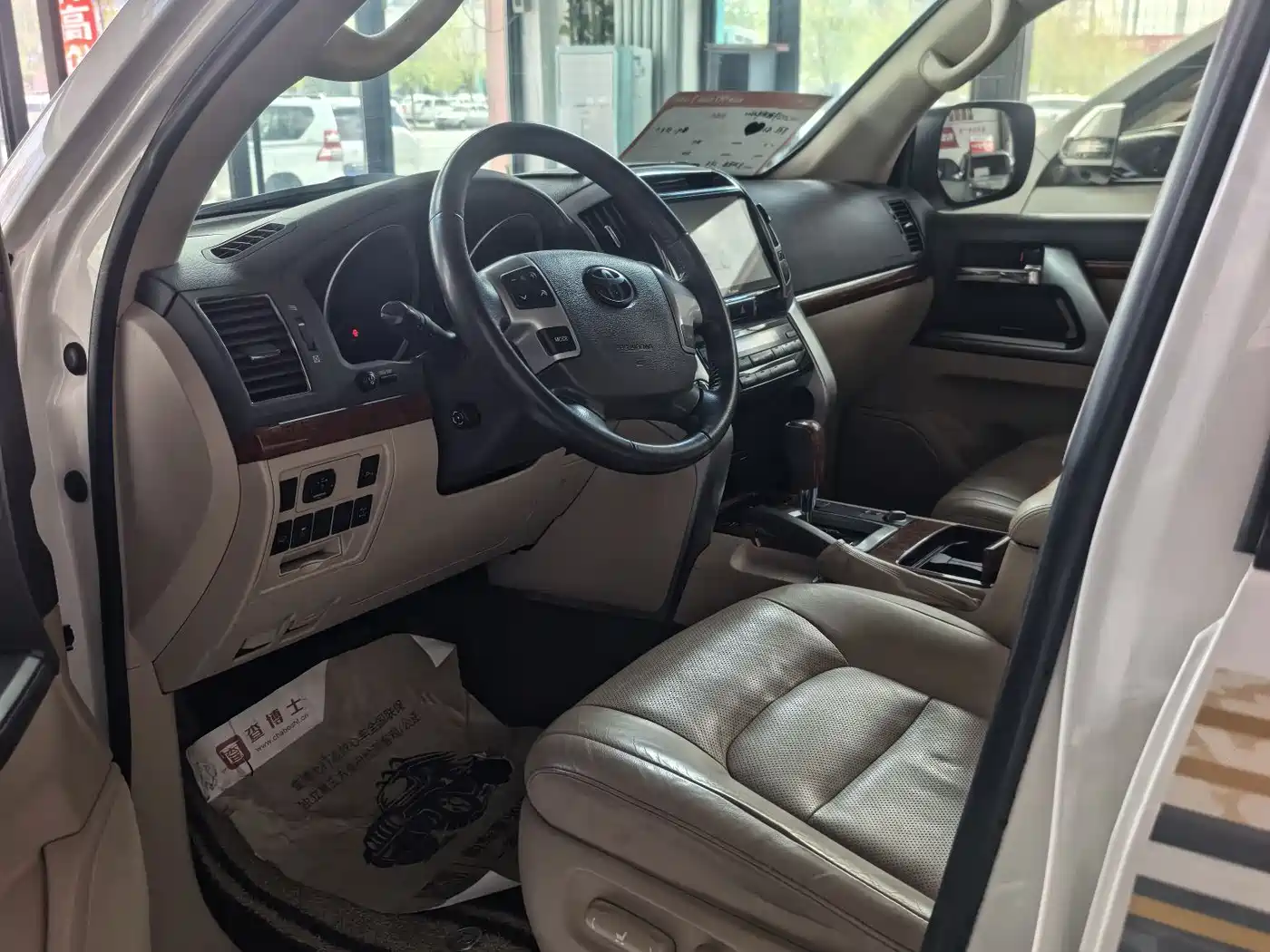 Toyota Land Cruiser 2012 4.6L Automatic VX-R фото 5