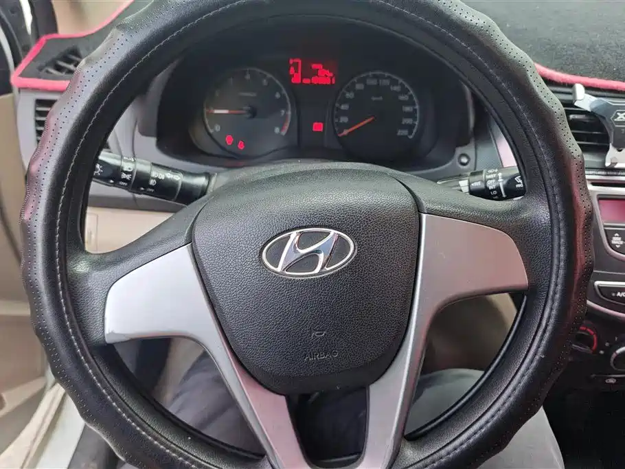 Hyundai Verna 2014 1.4L Manual Smart GLS фото 15