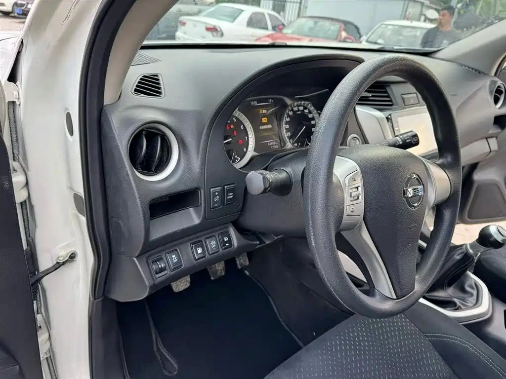 Nissan Terra 2020 2.5L XE Manual 2WD Elite Edition фото 17
