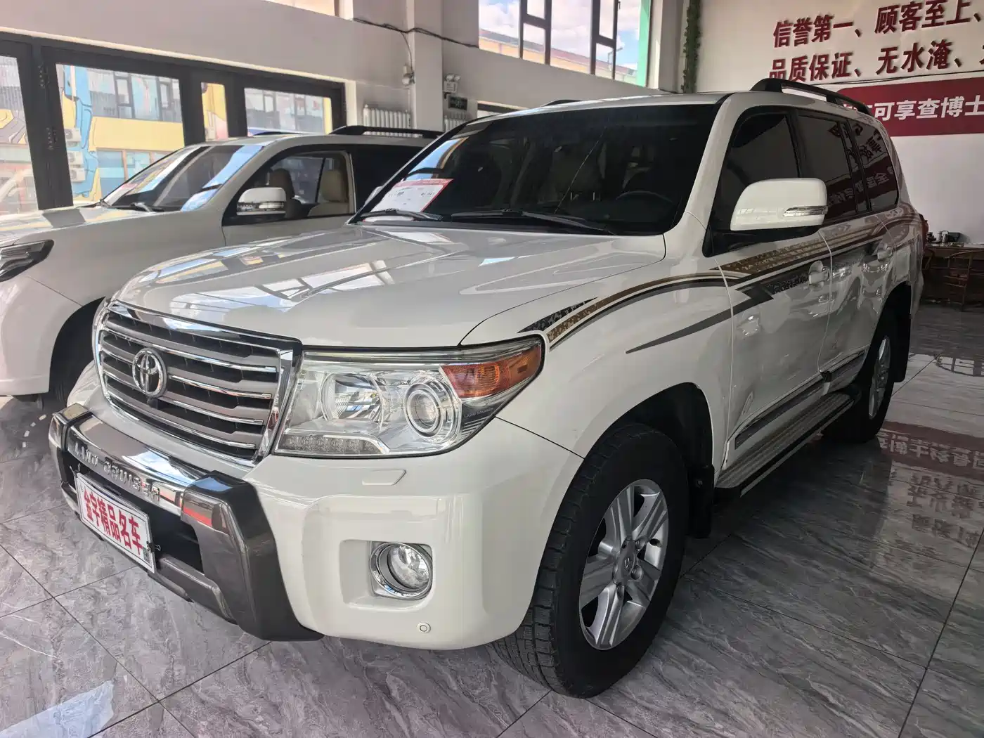 Toyota Land Cruiser 2012 4.6L Automatic VX-R фото 2