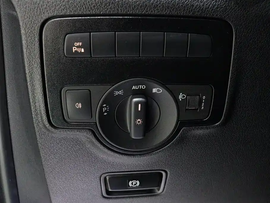 Mercedes-Benz Vito 2023 2.0T Business 7-Seater фото 23