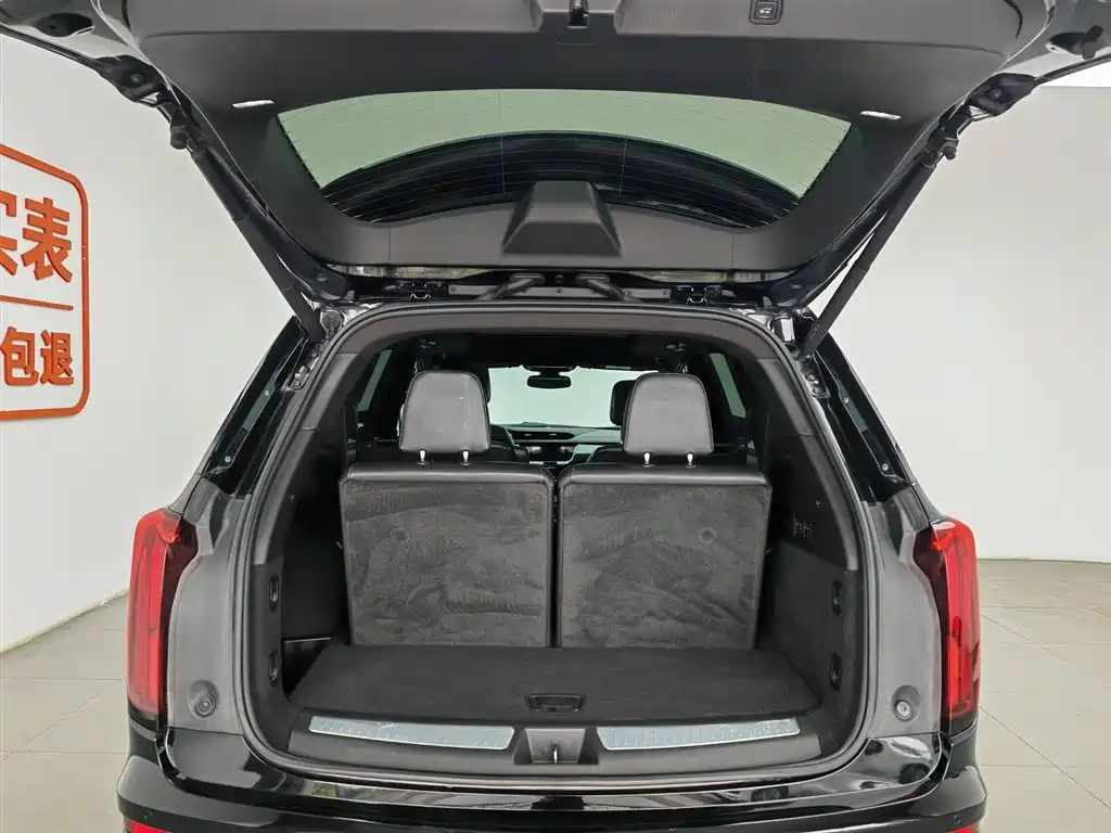 CADILLAC XT6