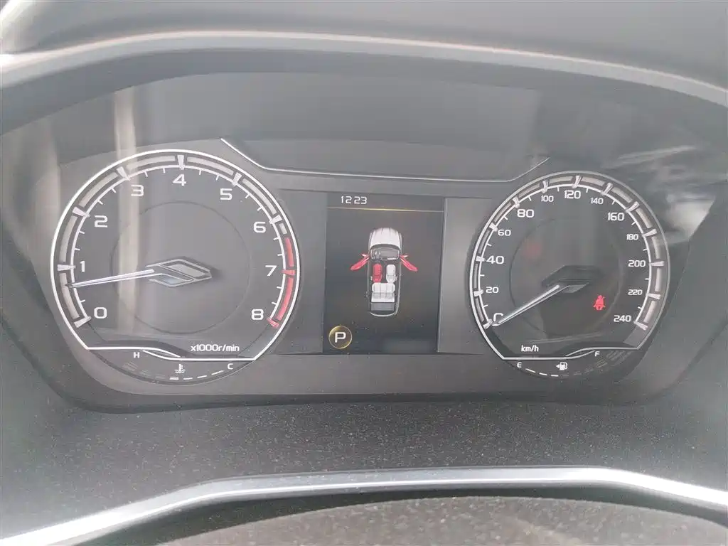 Фото 4 - Geely Coolray