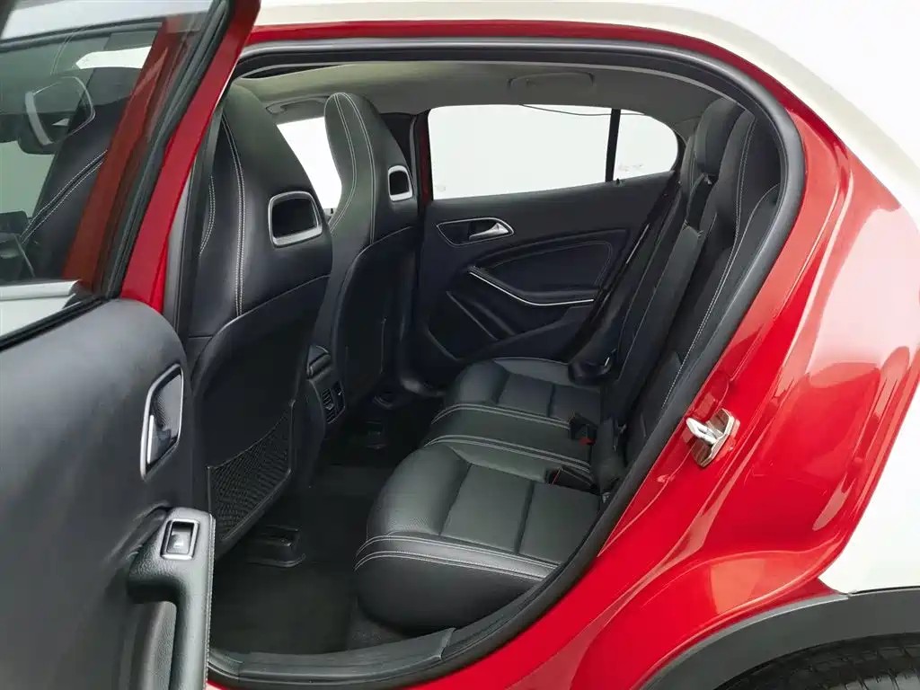 Mercedes-Benz GLA 2016 GLA 200 Dynamic фото 15