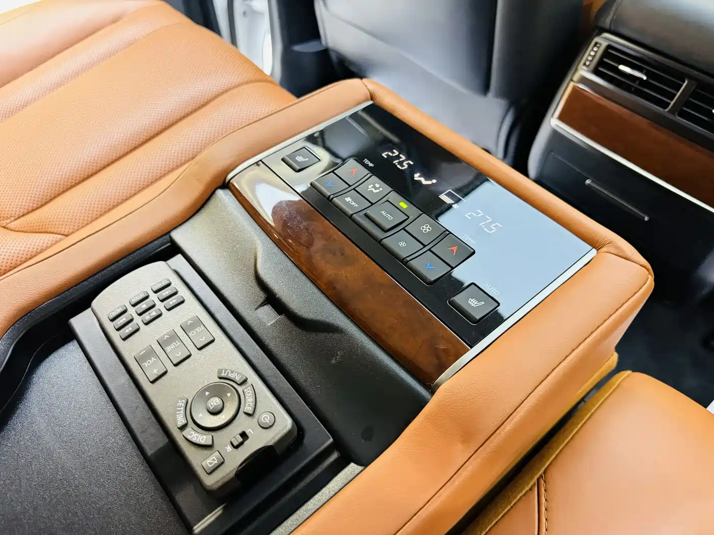 Lexus LX 2016 570 Dynamic Luxury Edition фото 10