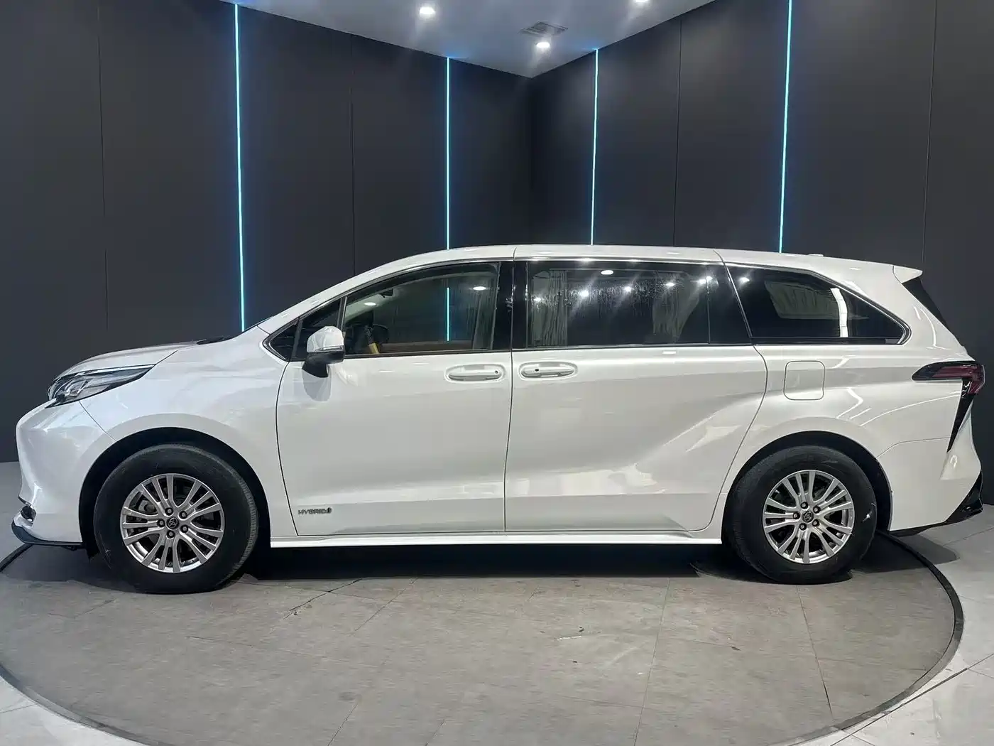 Toyota Sienna 2021 2.5L Hybrid Comfort Edition фото 5