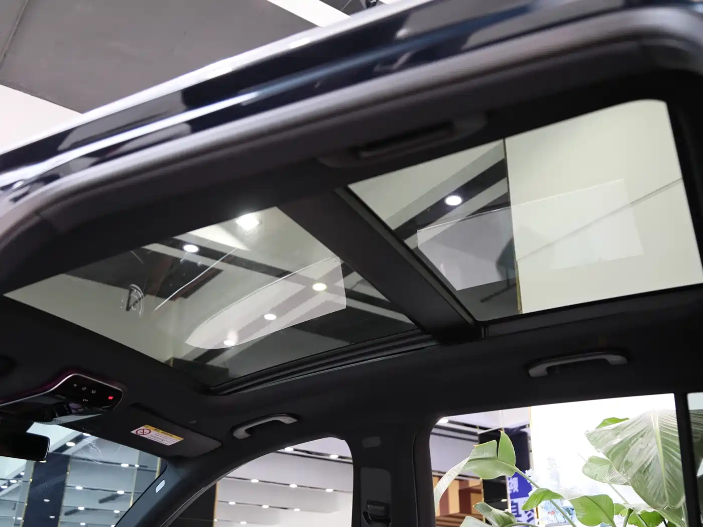 Mercedes-Benz GLC 2023 GLC 260 L 4MATIC Luxury 5-Seater фото 16