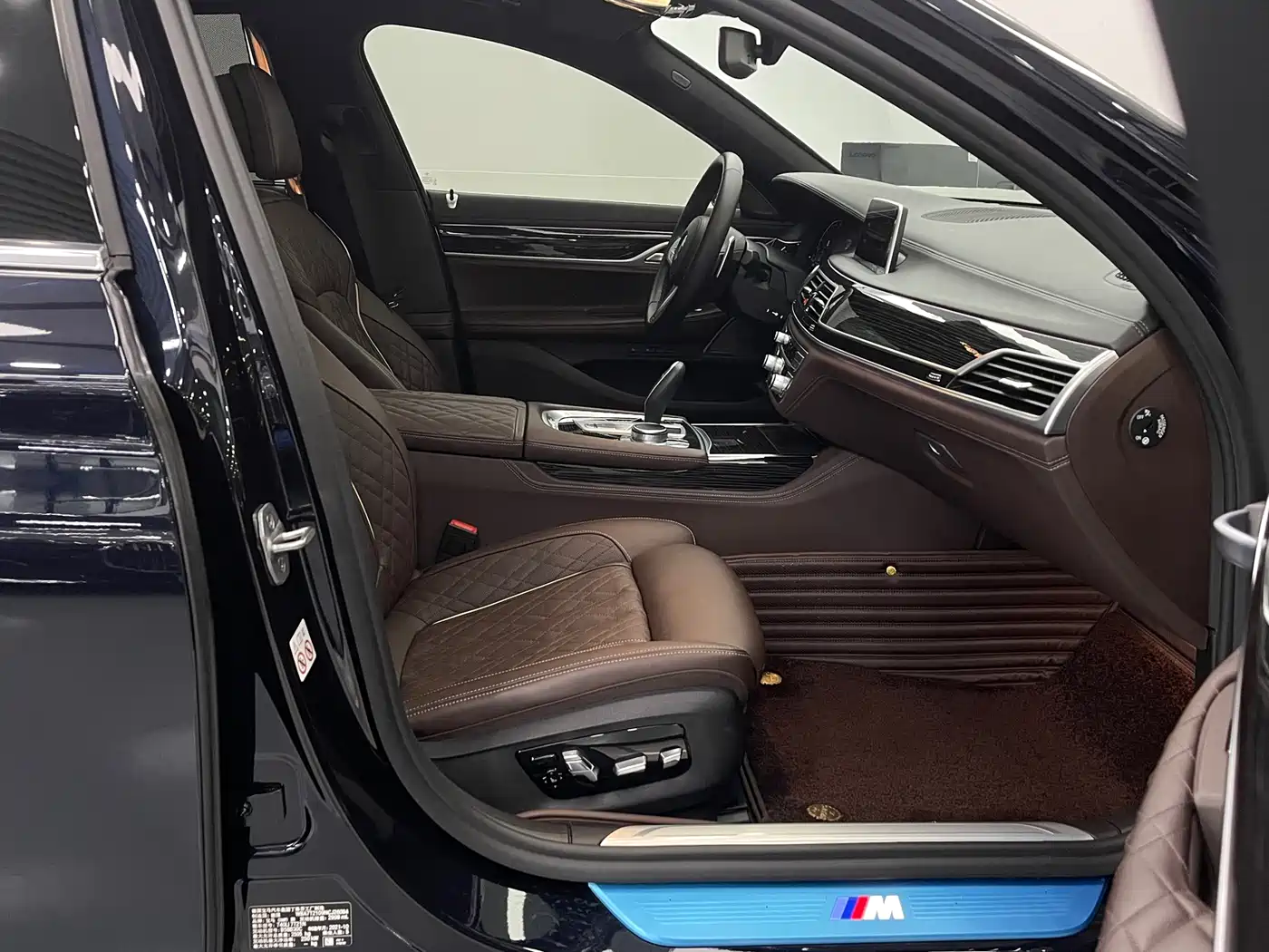 BMW 7 Series 2021 Model 740Li Leading M Sport Package фото 23