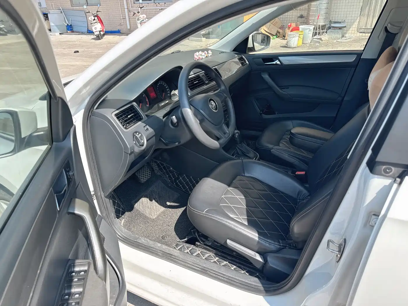 Volkswagen Santana 2015 Gran Santana 1.6L Automatic Trend фото 4