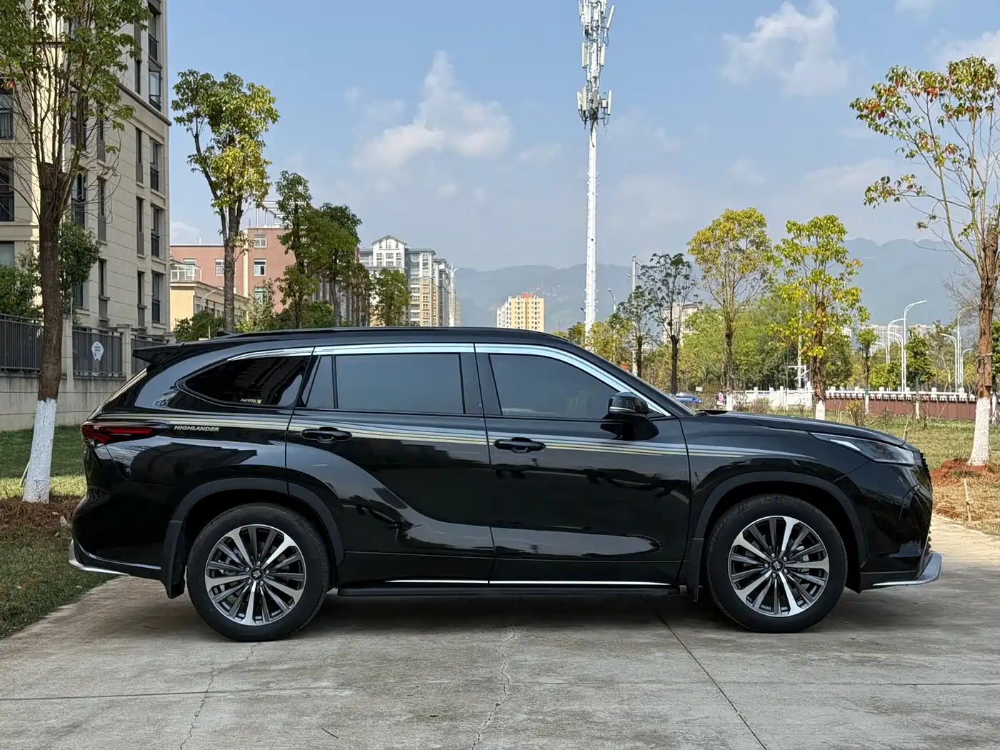 Toyota Crown Kluger 2026 2.5L HEV AWD Flagship Edition фото 8