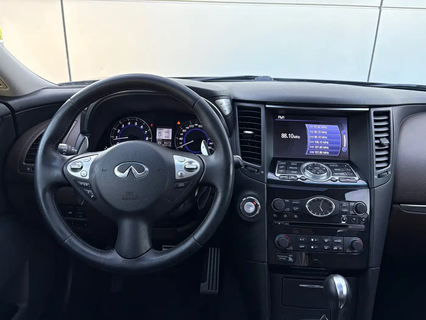 Infiniti QX70 2013 3.7L Superior фото 9