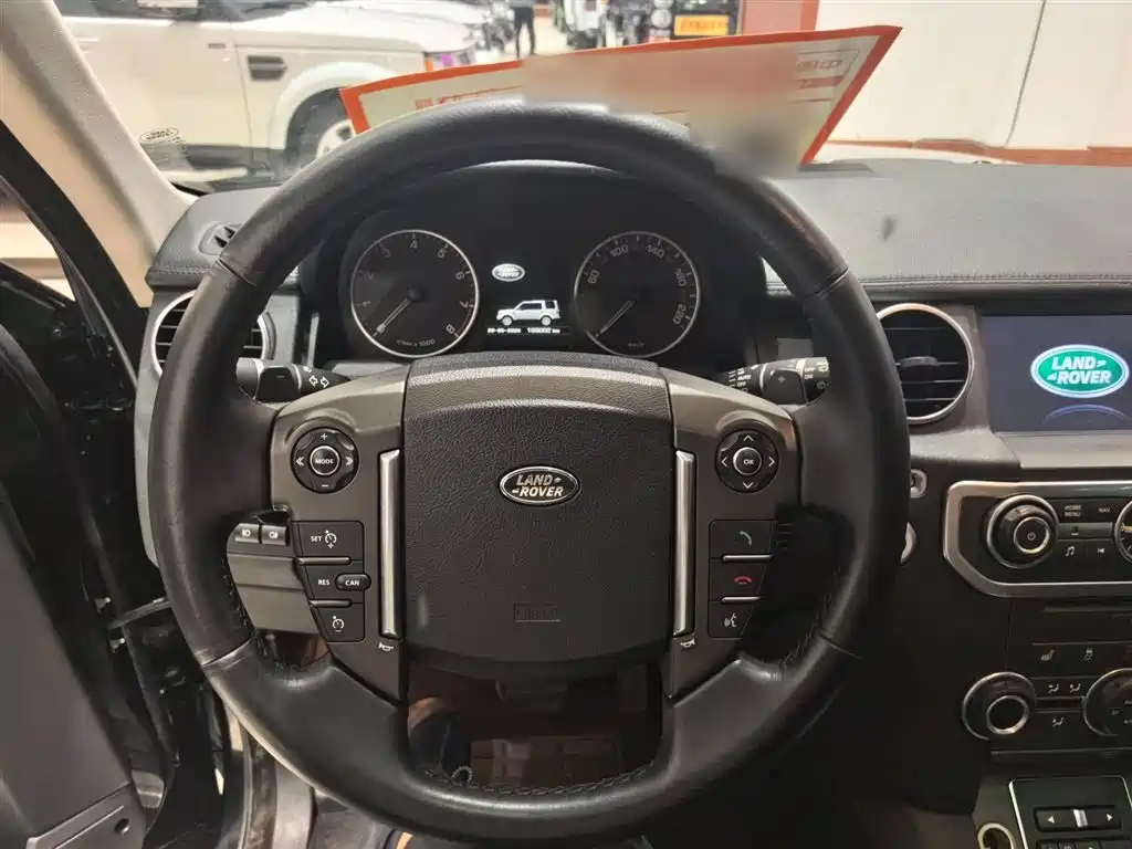 Land Rover Discovery 2015 3.0 SC V6 SE фото 12