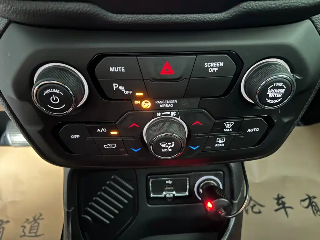 Jeep Renegade 2019 2018 Connected Large Screen Edition 180T Automatic High Energy