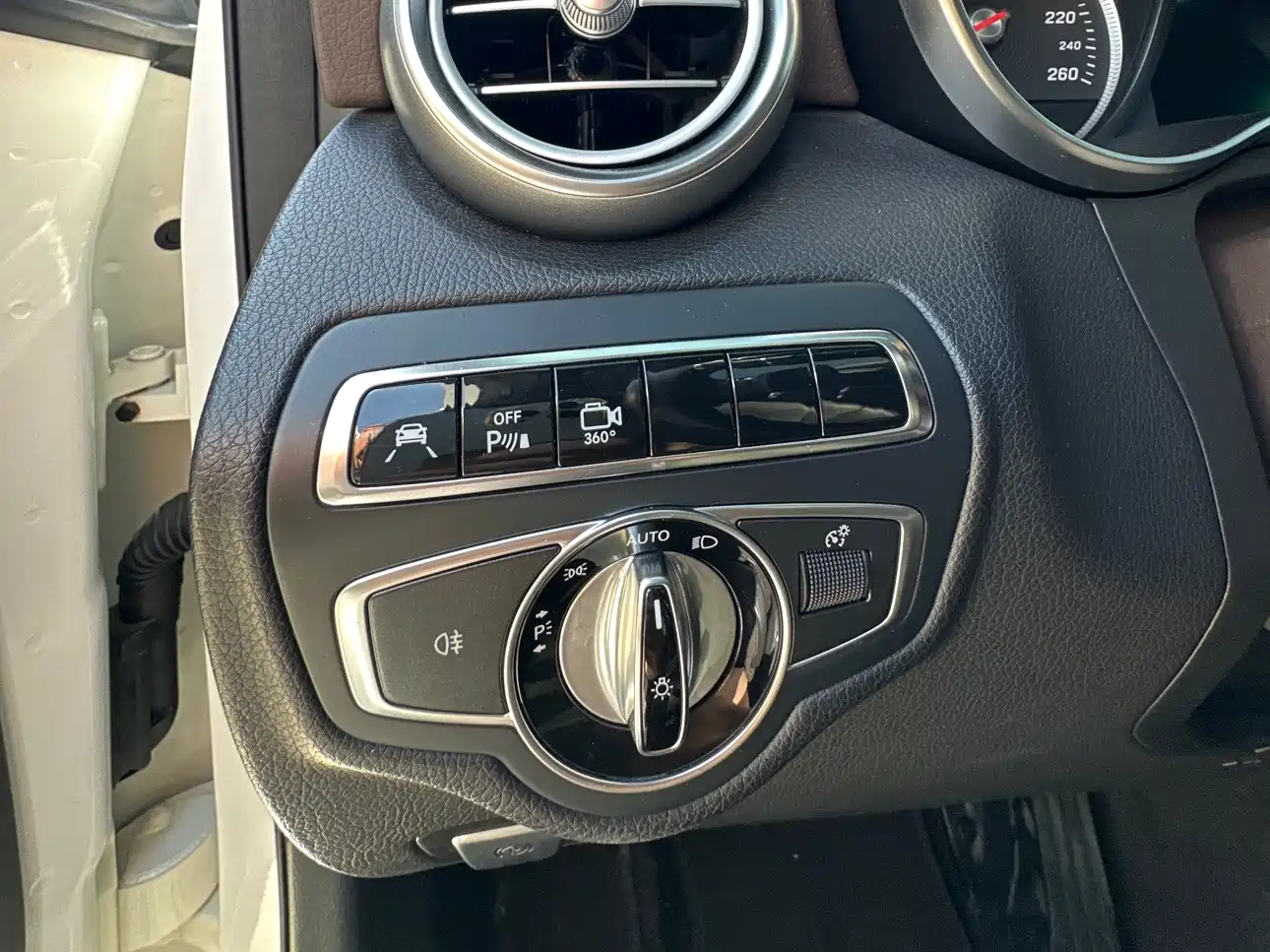 Mercedes-Benz GLC 2016 GLC 300 4MATIC Luxury фото 15