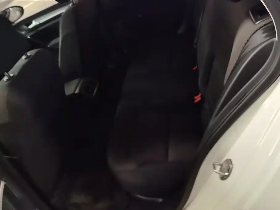 Volkswagen Golf 2017 1.6L Auto Comfort Millionth Edition фото 11