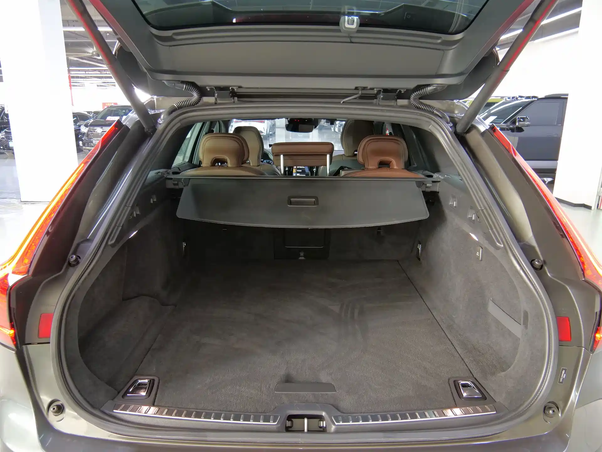 Photo 20 - Volvo V90