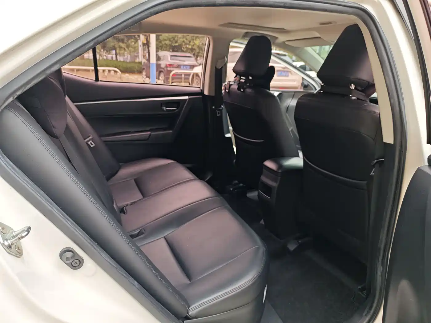 Toyota Corolla 2022 Hybrid 1.8L E-CVT Pioneer Edition фото 10