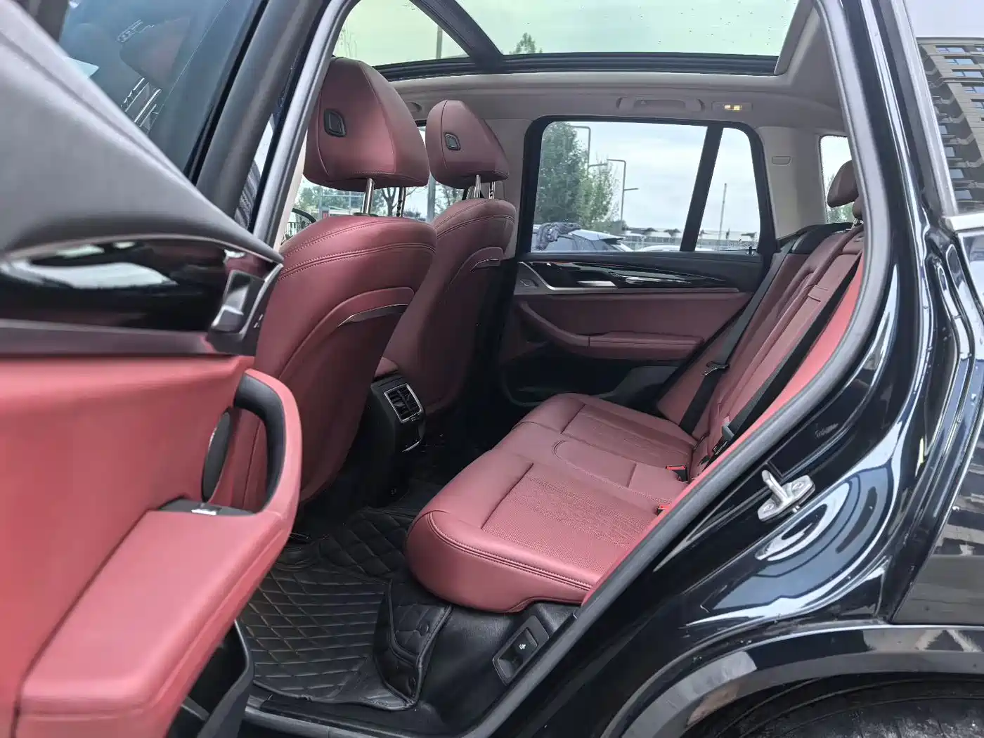 BMW iX3 2024 Leading Edition фото 5
