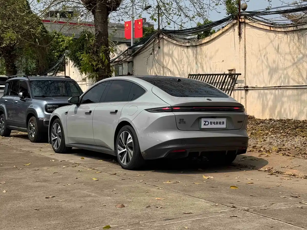 NIO NIO ET5