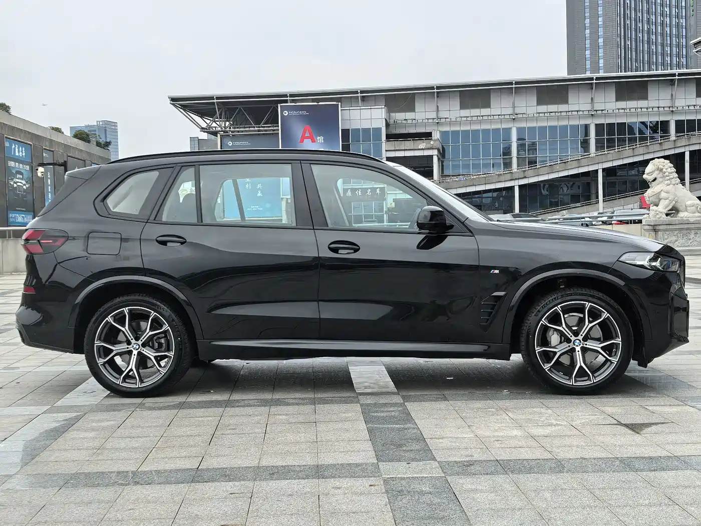 BMW X5 2025 2025 Model xDrive 30Li Exclusive M Sport Blackout Package