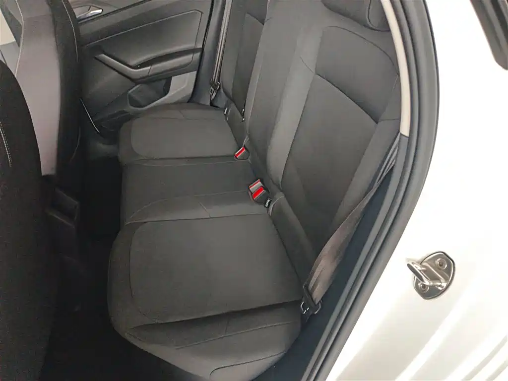 Volkswagen Polo 2019 Plus 1.5L Automatic Panorama Enjoyment Edition фото 17