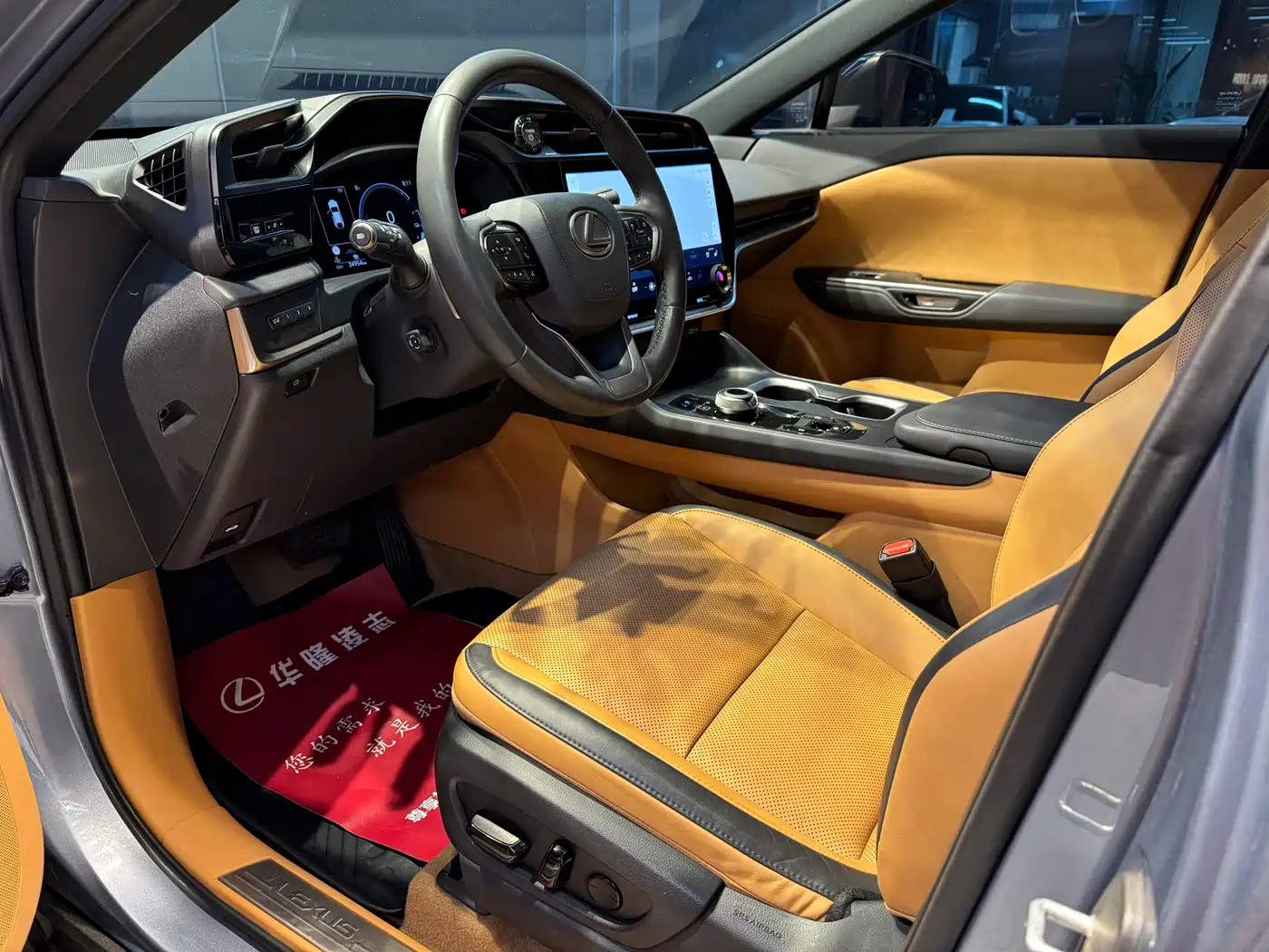 Lexus RZ 2023 450e 4WD Deluxe фото 4