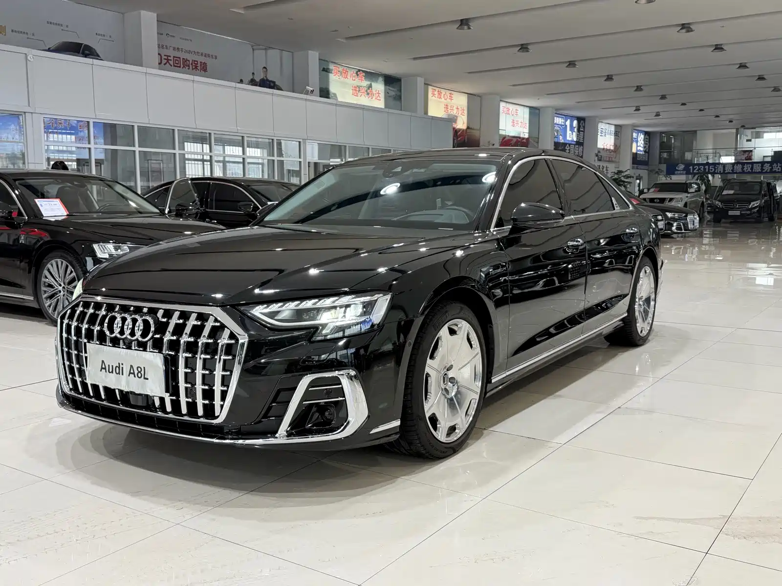 Фото 1 - Audi A8