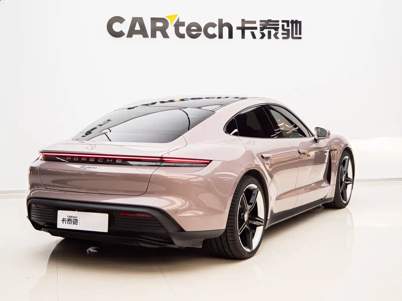 Porsche Taycan 2022 Facelift Taycan фото 3