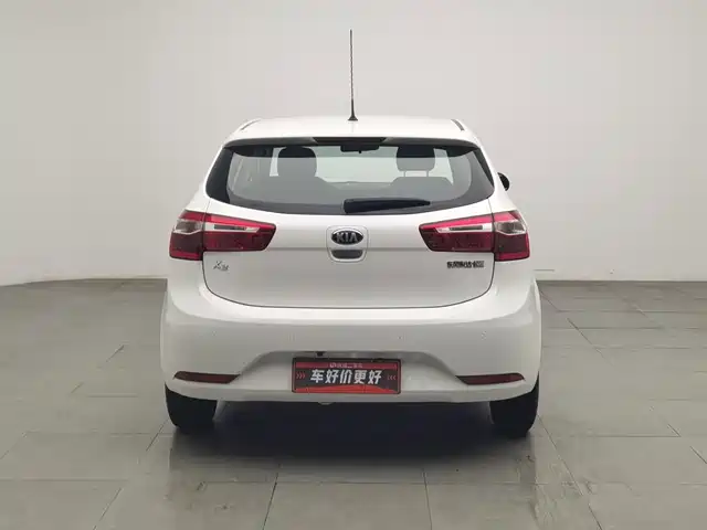 Kia K2 2012 Hatchback 1.4L AT GLS Commemorative Edition — фото 4