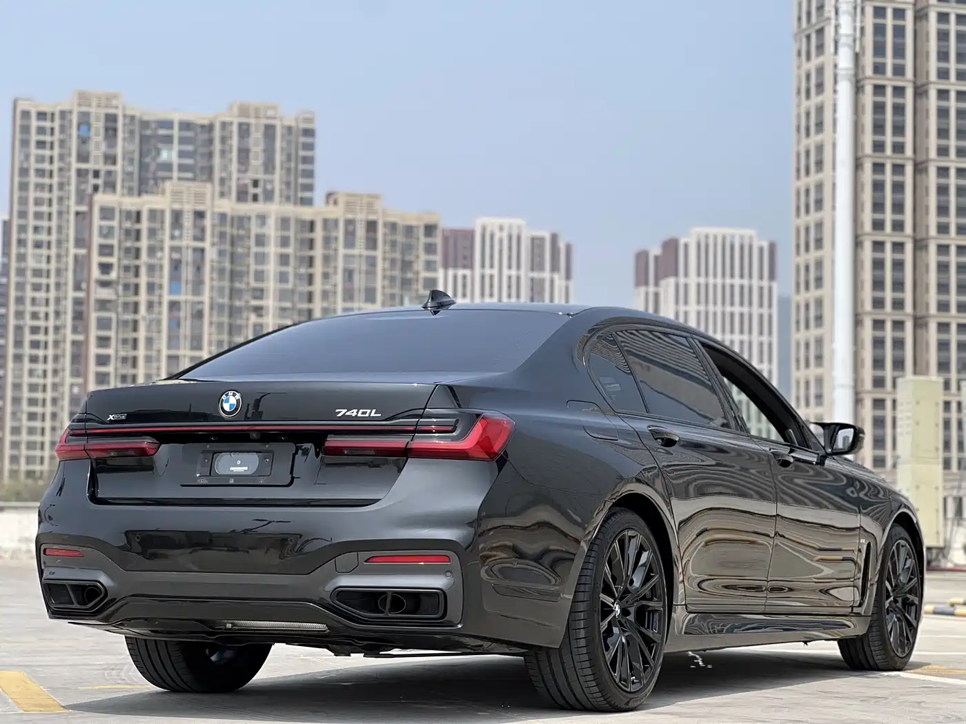 BMW 7 Series 2022 740Li xDrive Executive M Sport Package фото 11