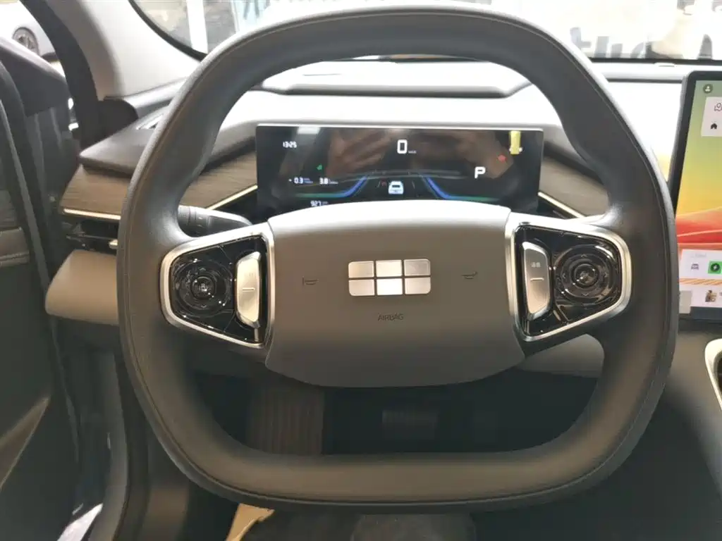 Geely Galaxy Galaxy L6 2025 EM-i 60km Voyage Edition фото 11