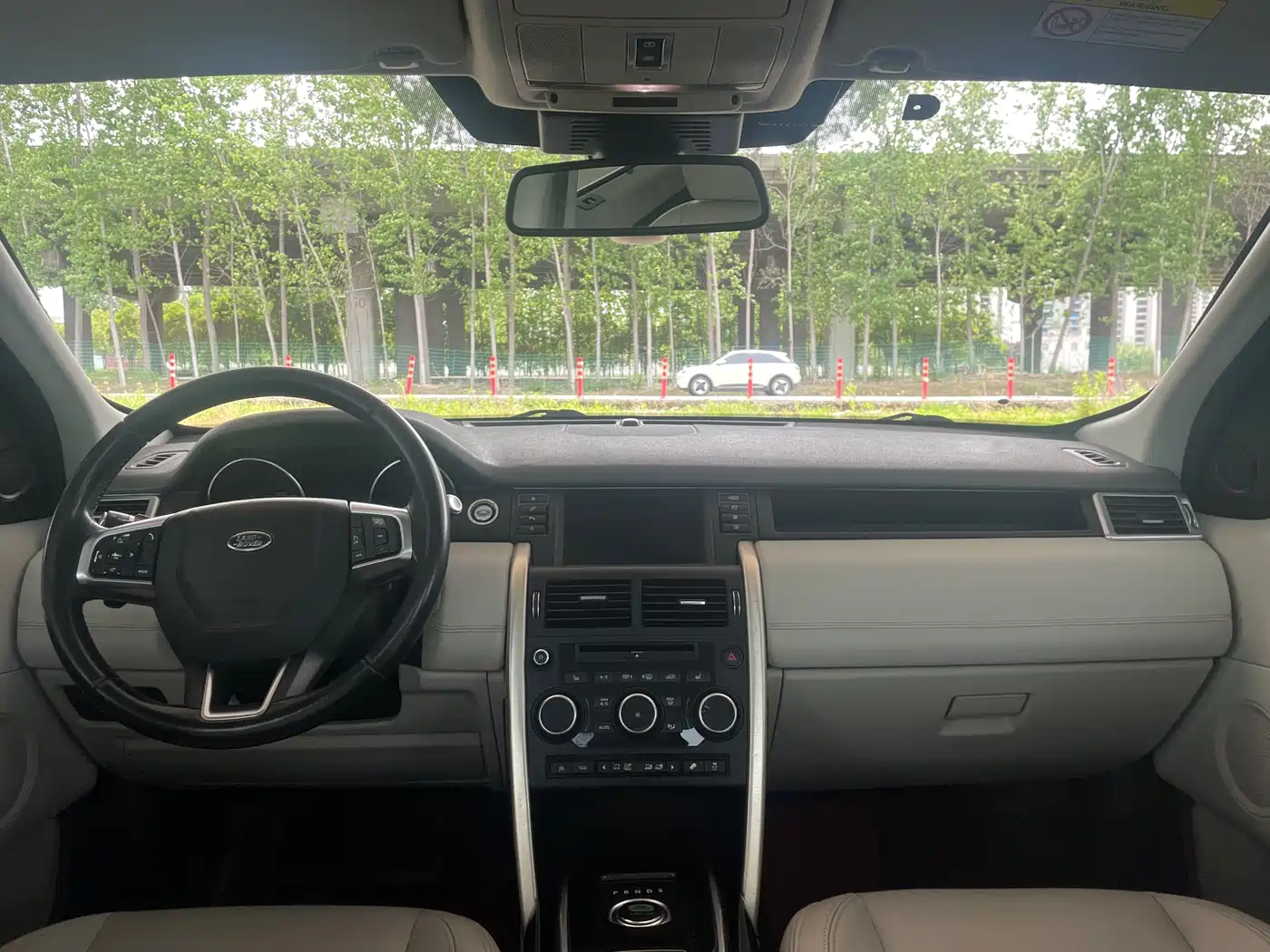 Land Rover Discovery Sport (Import) 2015 2.0T SE фото 12