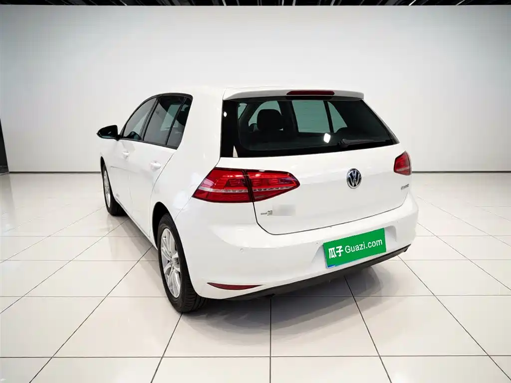 Volkswagen Golf 2016 1.6L Automatic Fashion фото 5