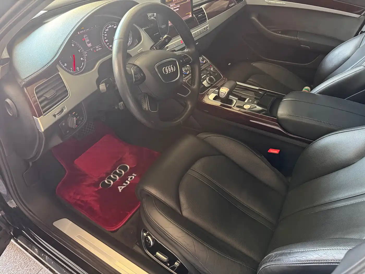 Audi A8 2011 A8L 3.0 TFSI quattro Luxury (213kW) фото 21