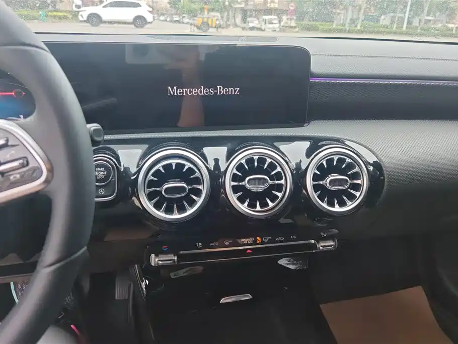 Mercedes-Benz A-Class 2022 A 200 L Sport Sedan Dynamic фото 13