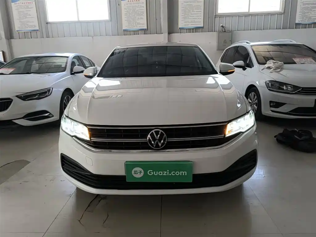 VOLKSWAGEN BORA