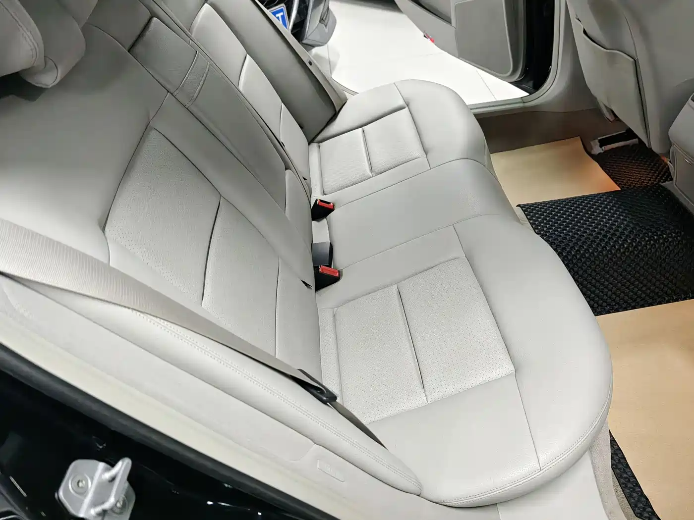 Mercedes-Benz E-Class 2011 E 200 L CGI Elegance фото 11