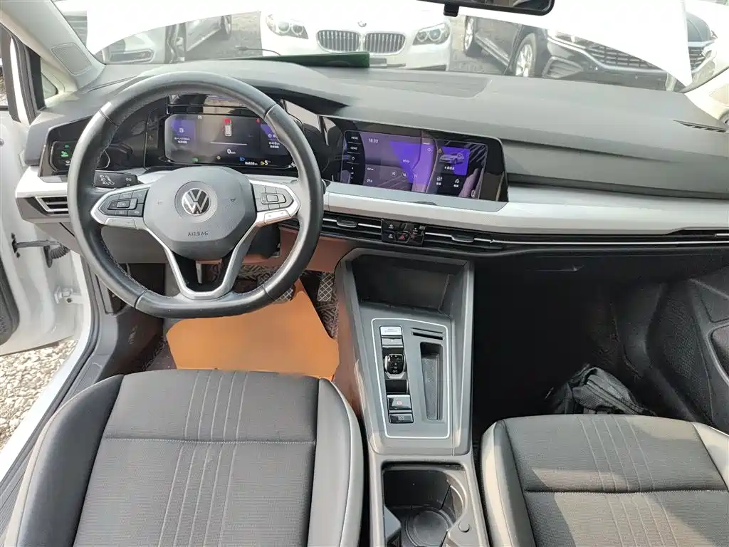 Volkswagen Golf 2021 200TSI DSG Pro фото 9