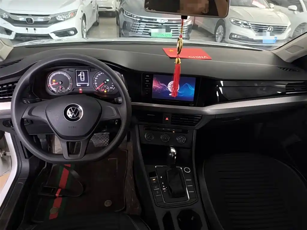 VOLKSWAGEN BORA