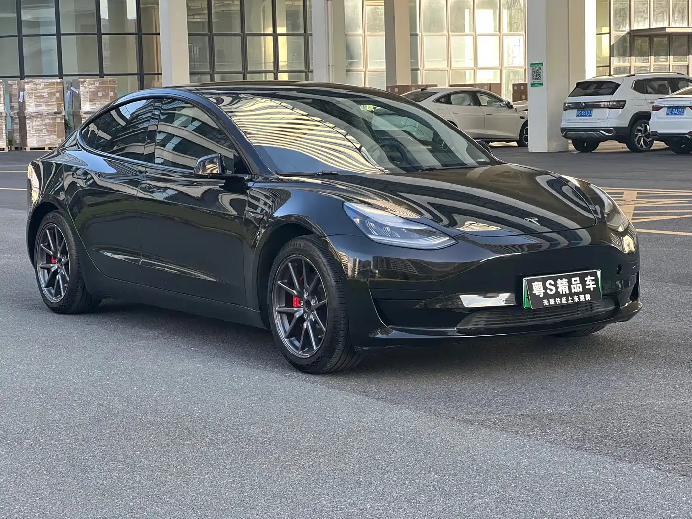 TESLA MODEL 3
