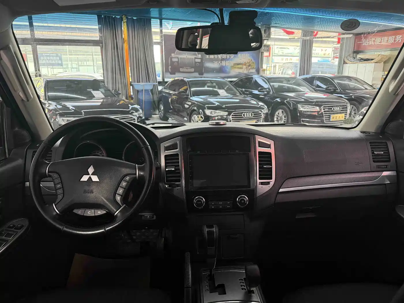 Mitsubishi Pajero (Import) 2020 3.0L Automatic Standard Edition фото 9