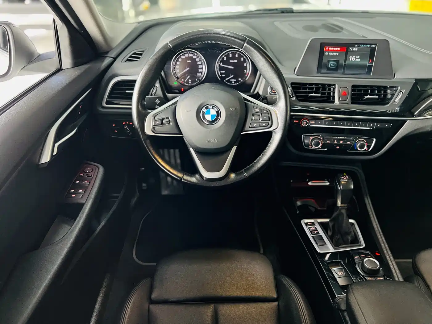 BMW 1 Series 2017 118i Sport фото 11