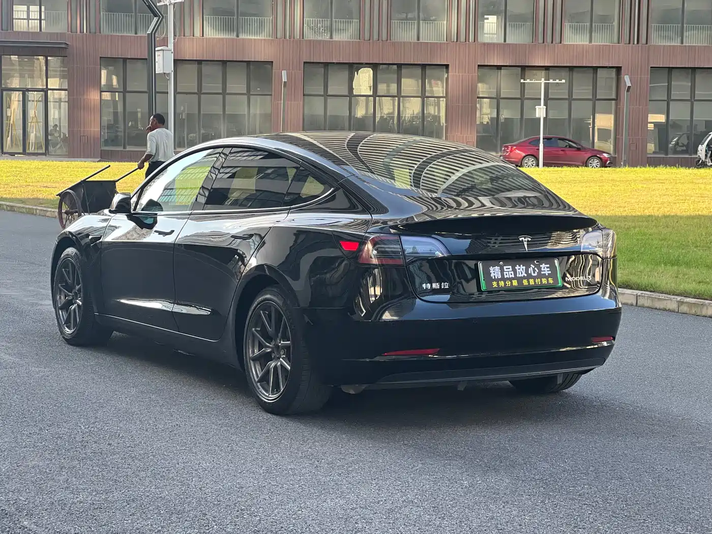TESLA MODEL 3