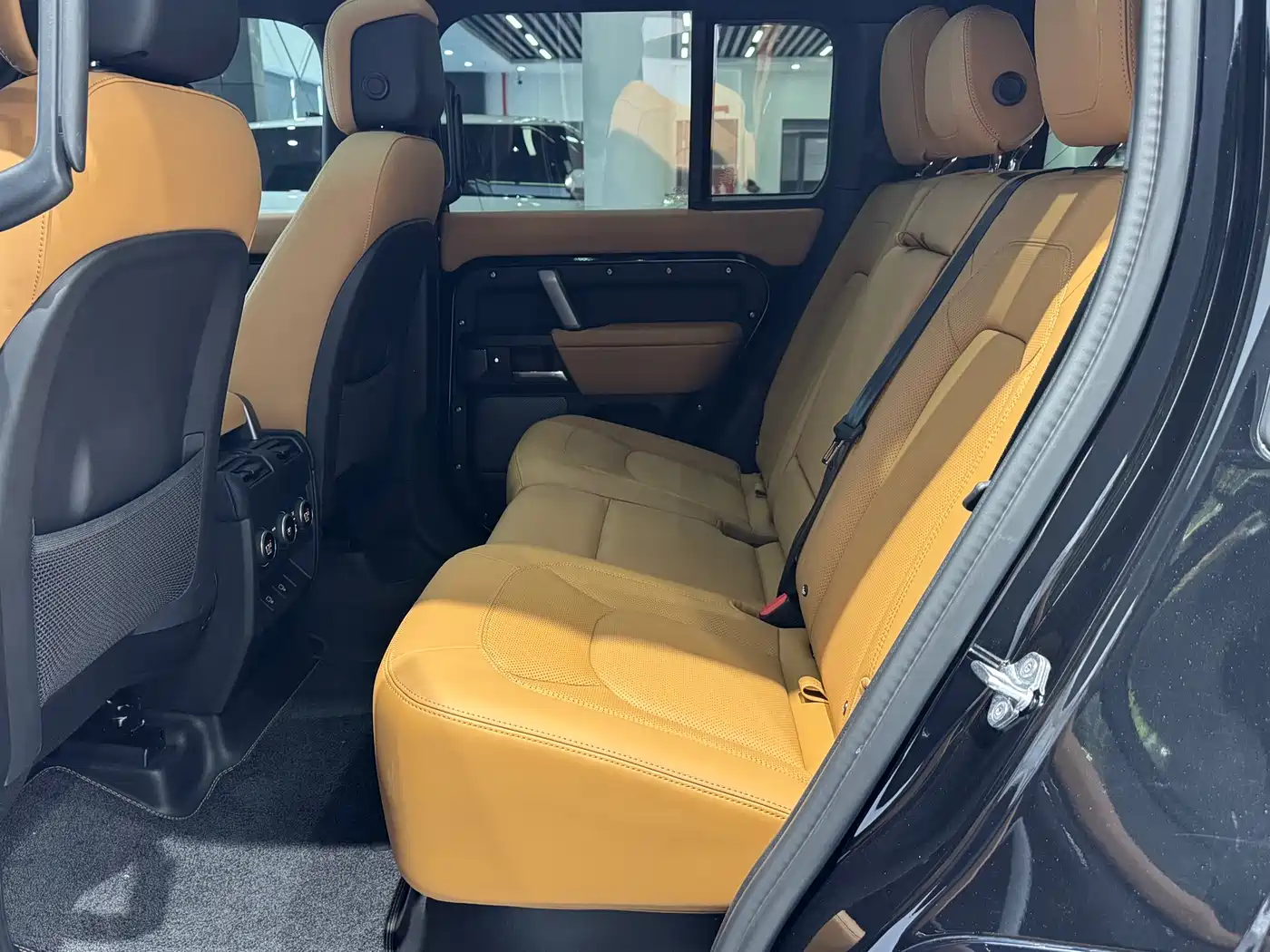 Land Rover Defender 2024 110 5.0T V8 фото 11