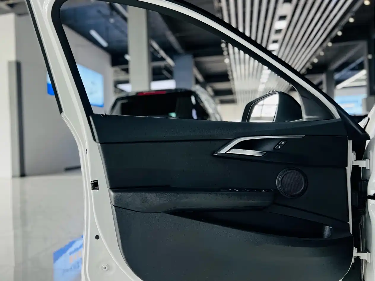 BMW 1 Series 2017 118i Sport фото 5