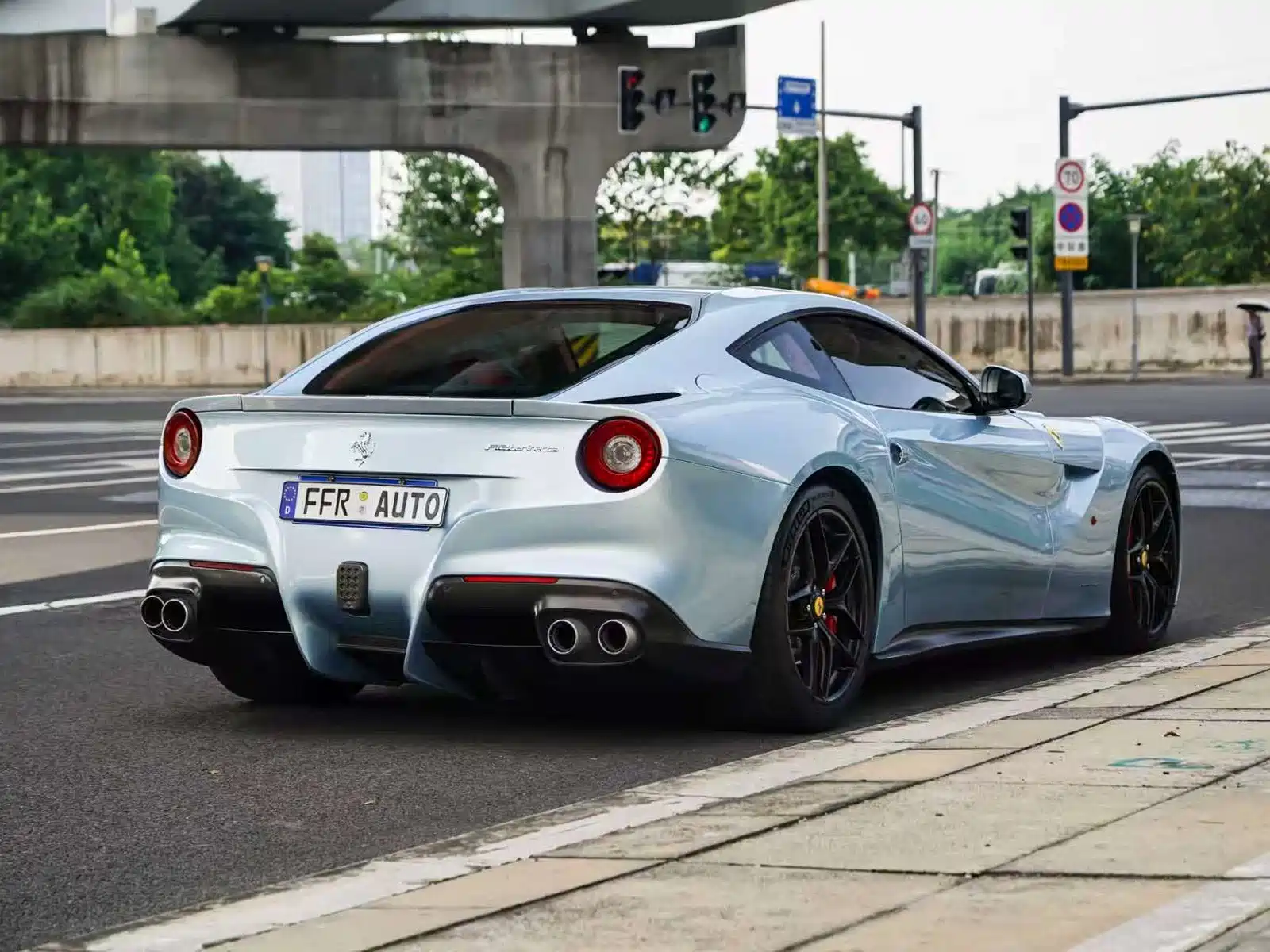 Фото 19 - Ferrari F12berlinetta