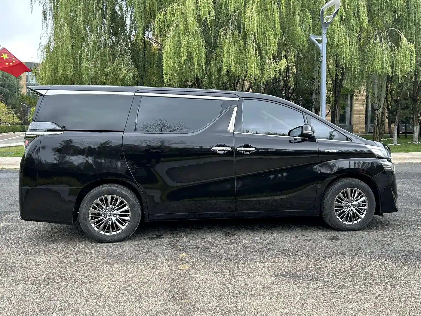 Toyota Vellfire 2019 Hybrid 2.5L HV Premium Edition фото 10