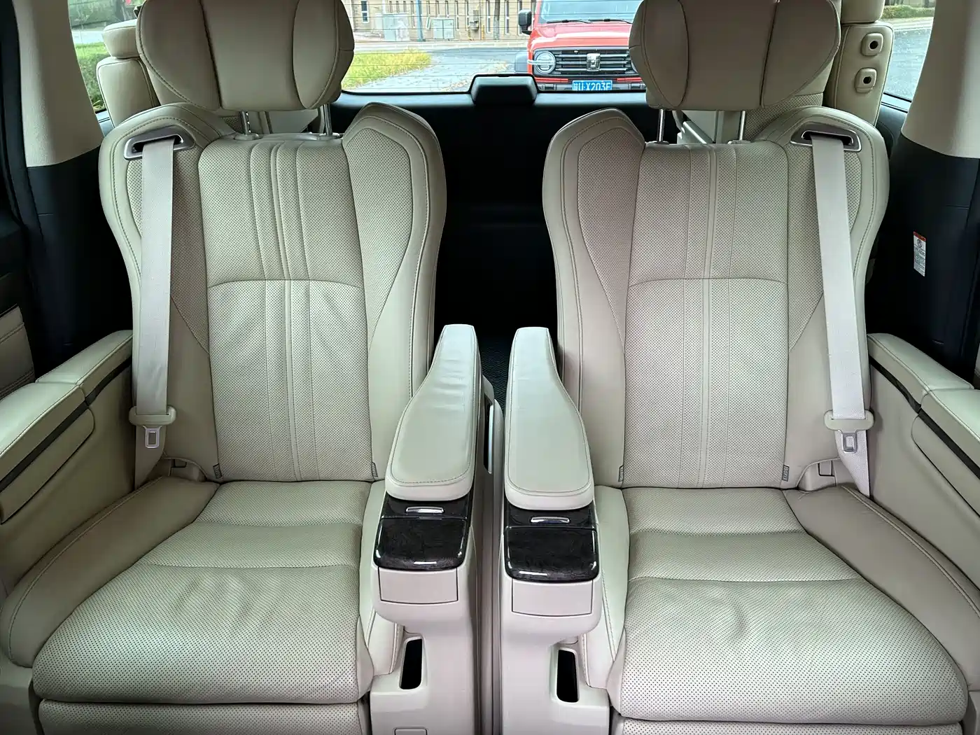 Toyota Vellfire 2019 Hybrid 2.5L HV Premium Edition фото 18